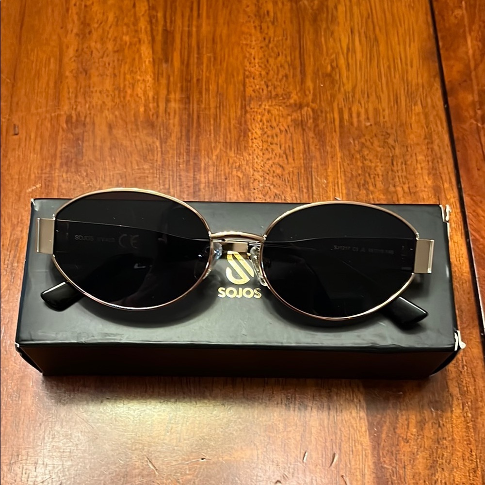 NIB Sojos Retro Oval Gold Trim Sunglasses with Dark Lenses unisex